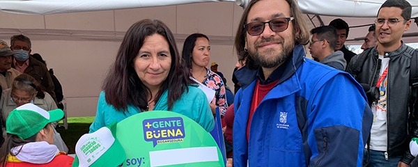 foto de chaqueta persona con chaqueta azulFoto kit foto de chaqueta persona con chaqueta azulFoto kit