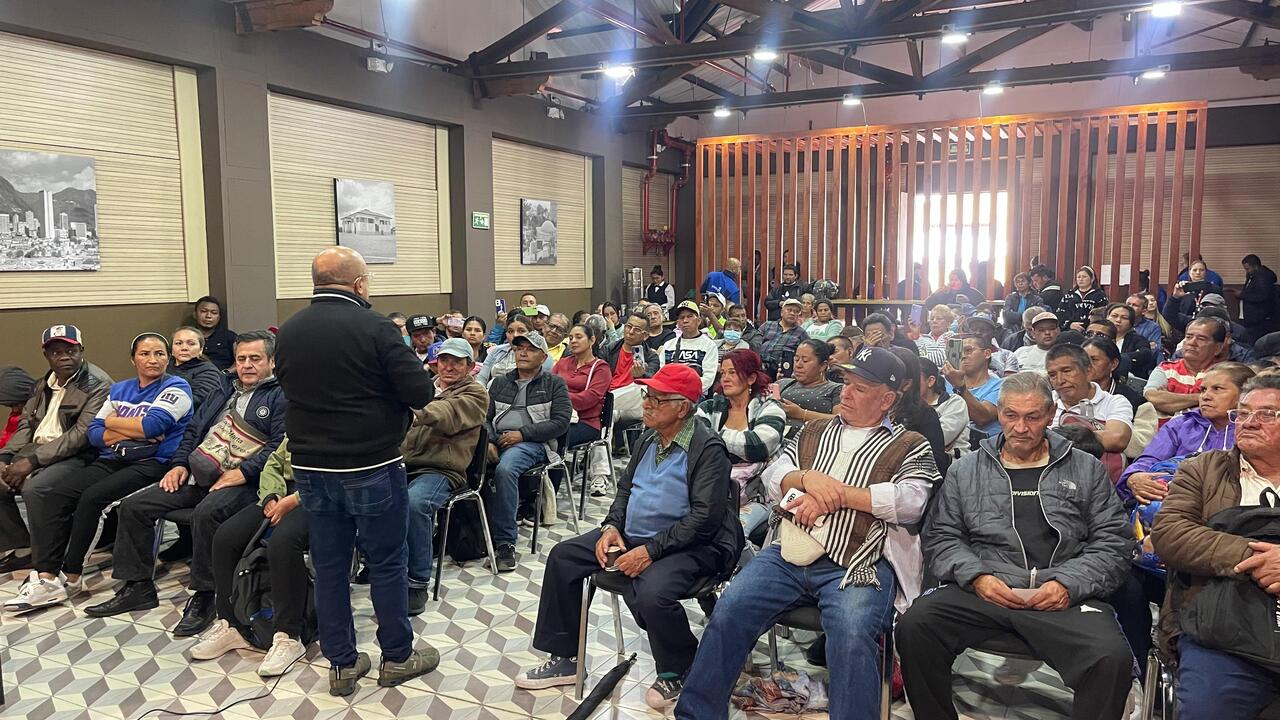 Más de 40 vendedores informales fueron beneficiados con mobiliarios del IPES